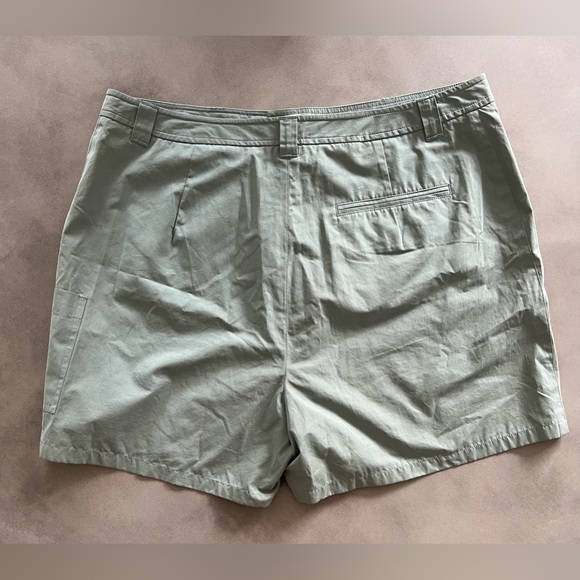 NWT Banana Republic Shorts Green Mid Rise Beach Preppy Casual, Size 14 - Picture 4 of 5